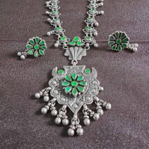 Emerald Petal Stone Silver Pendant Set