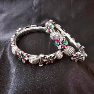 Kriti Floral Charm Silver Bangle