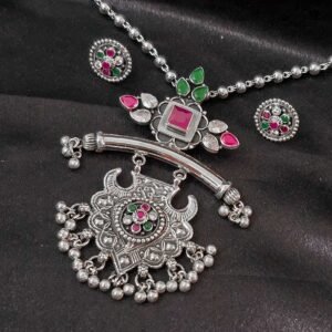 Queen’s Grace Stone Silver Pendant Set